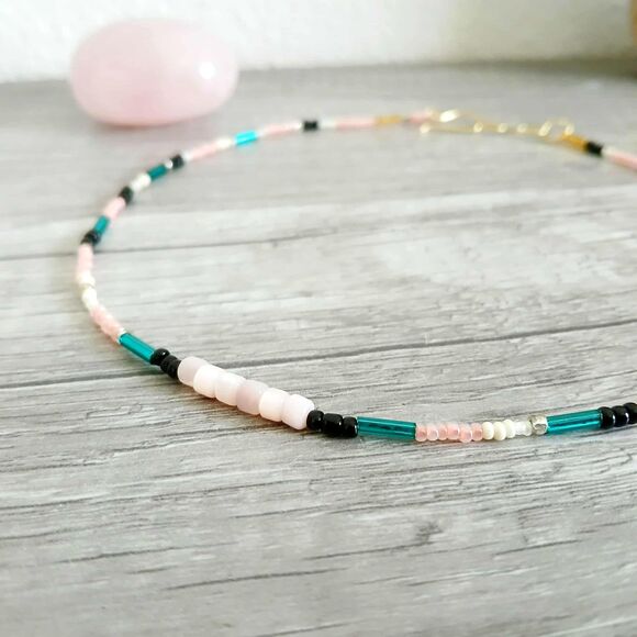 Dainty Shell & Glass Beaded Choker Necklace, Minimalist Seashells Artisan 14" - Picture 1 of 5